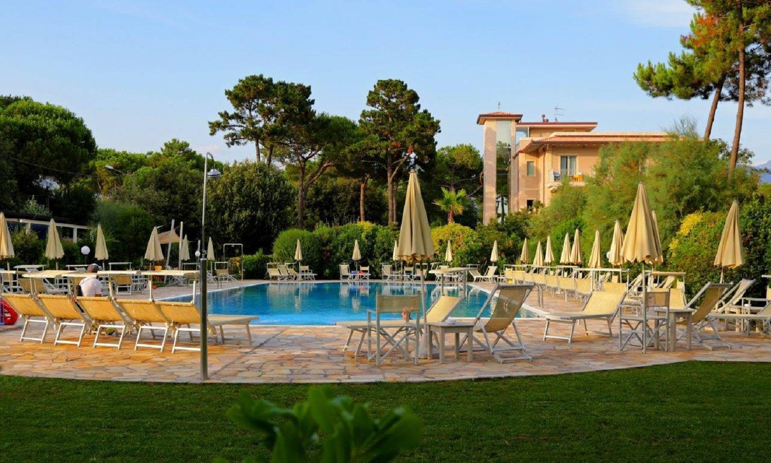 Hotel Villa Elsa Marina di Massa Exterior foto
